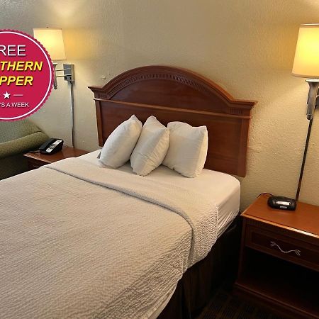 Days Inn By Wyndham Asheville West Candler Eksteriør billede