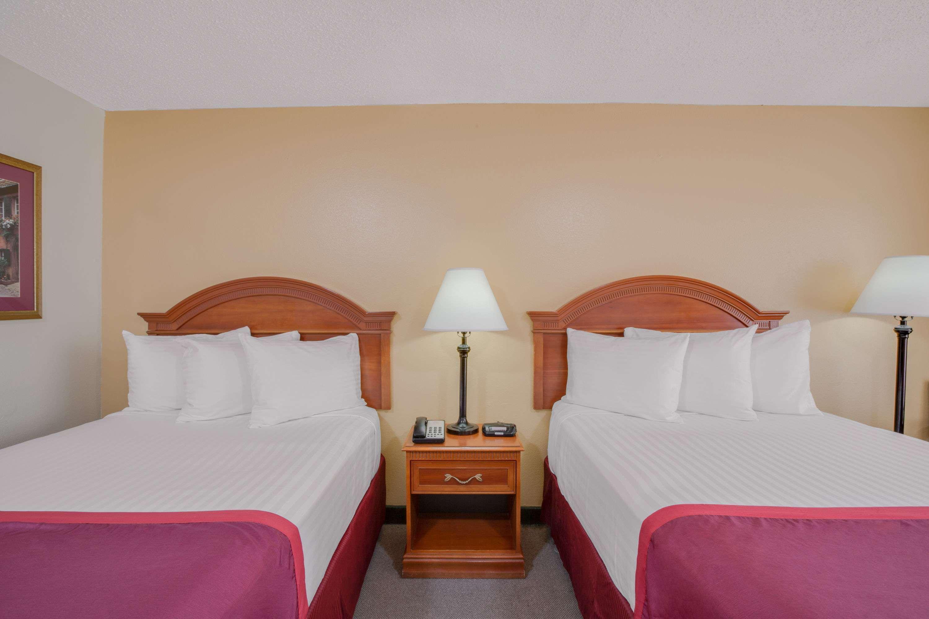 Days Inn By Wyndham Asheville West Candler Eksteriør billede