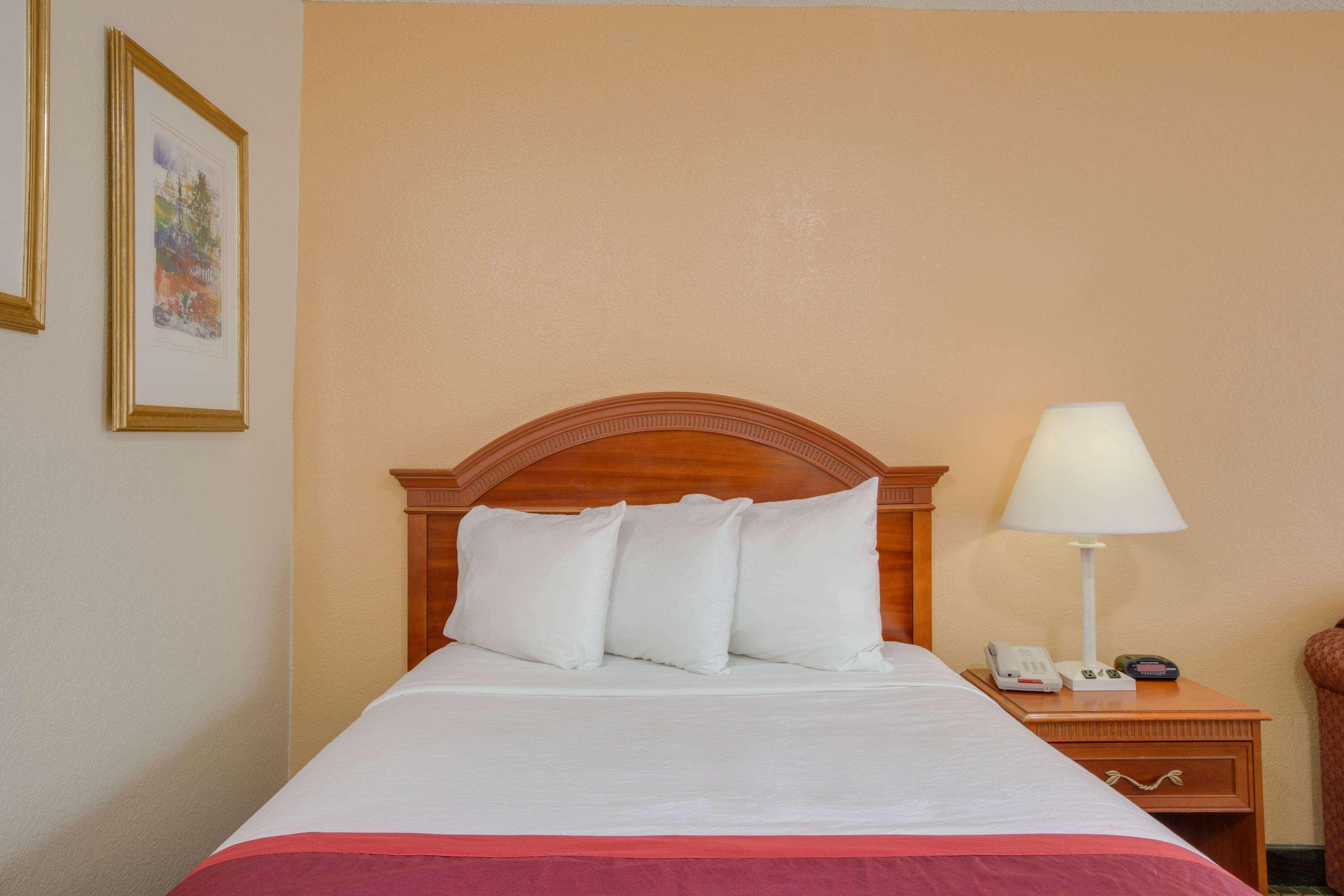 Days Inn By Wyndham Asheville West Candler Eksteriør billede