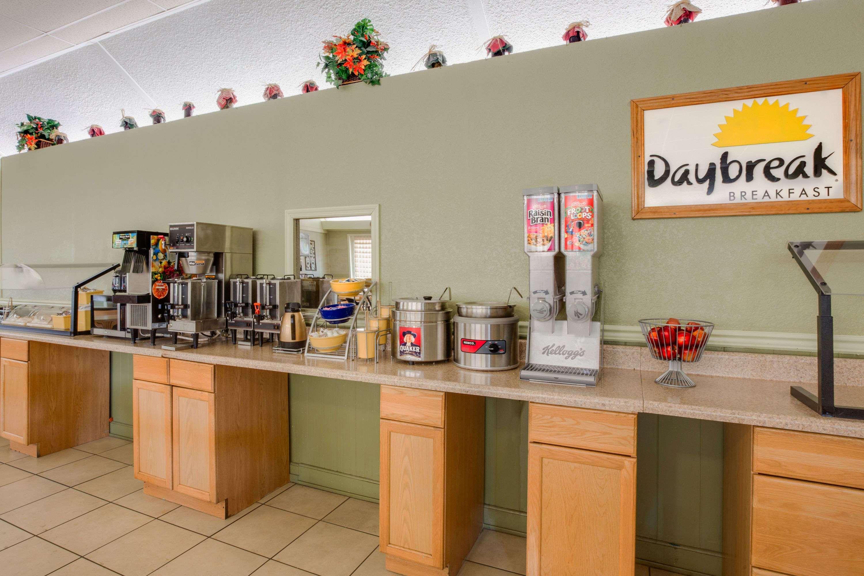 Days Inn By Wyndham Asheville West Candler Eksteriør billede