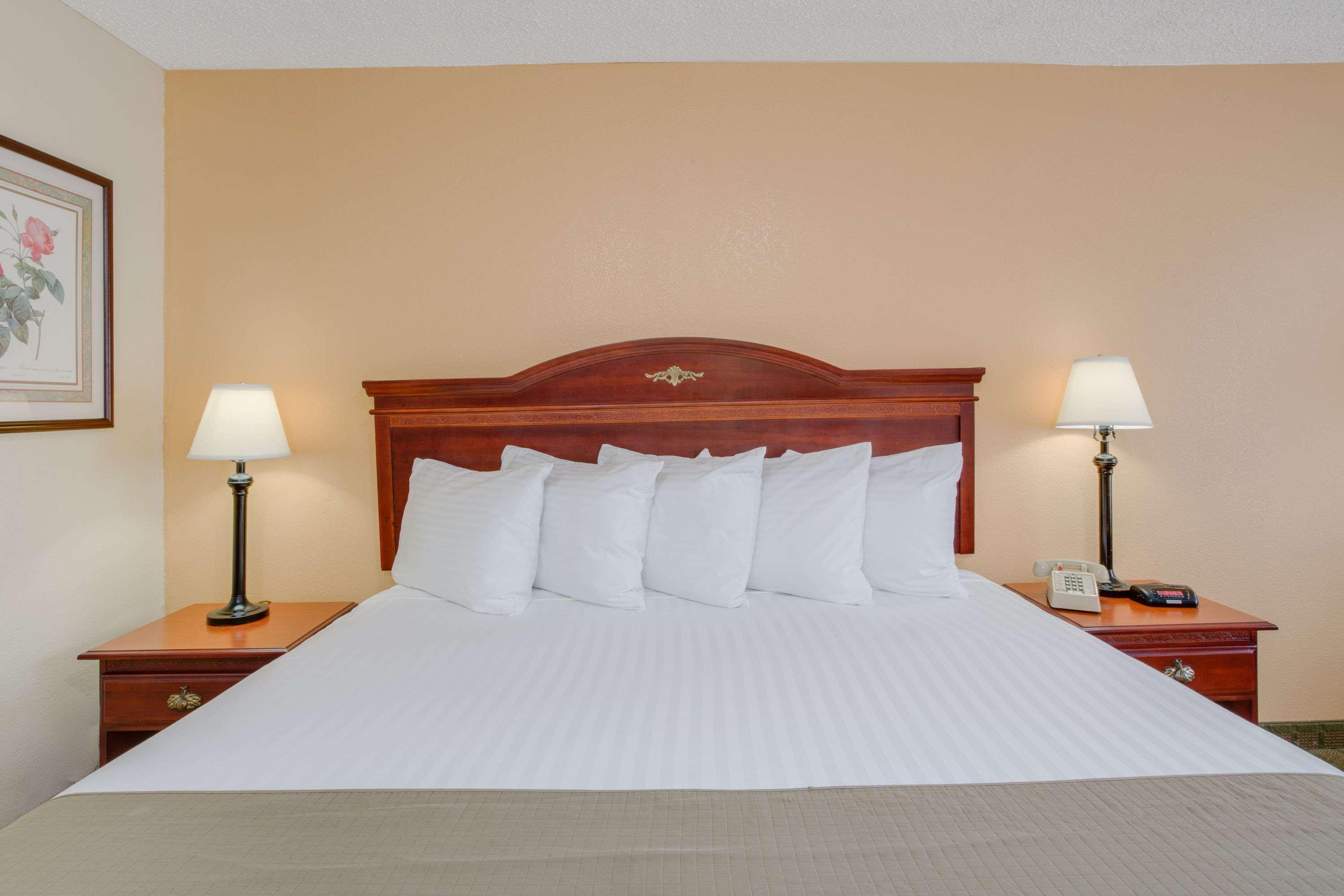 Days Inn By Wyndham Asheville West Candler Eksteriør billede
