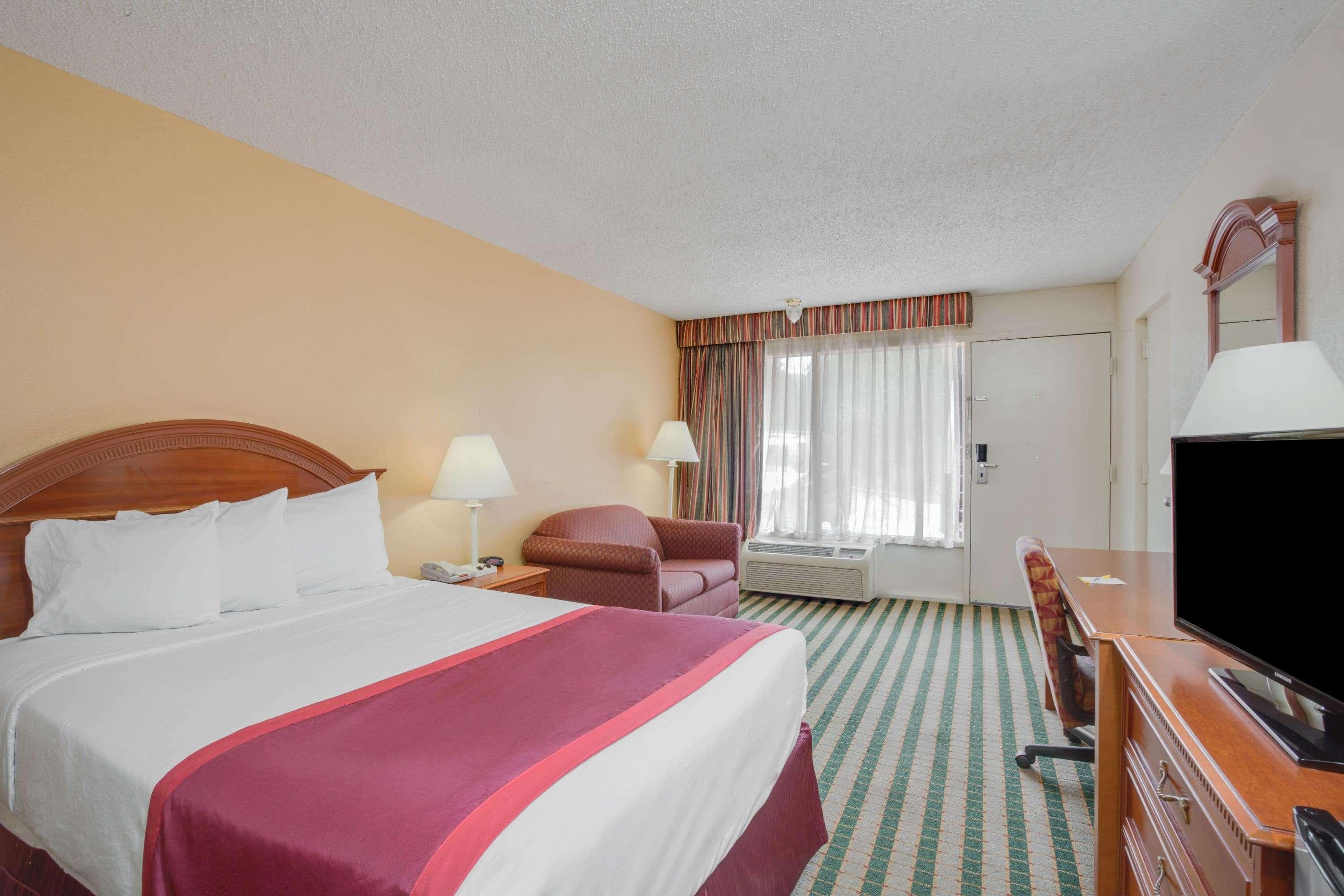 Days Inn By Wyndham Asheville West Candler Eksteriør billede