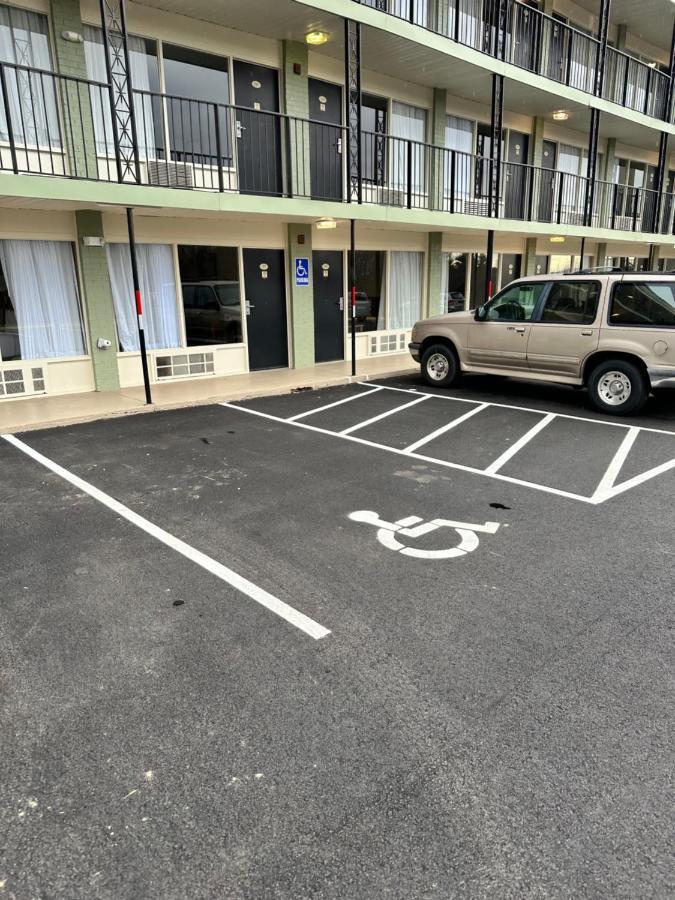 Days Inn By Wyndham Asheville West Candler Eksteriør billede
